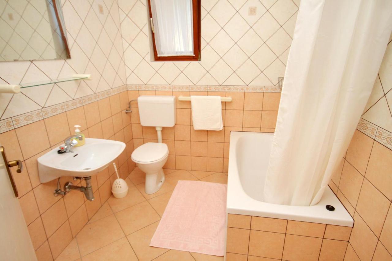 Apartments With A Parking Space Novi Vinodolski - 5587 Екстер'єр фото